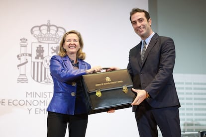 Carlos Cuerpo y Nadia Calviño  en la toma de posesión del nuevo ministro de Economía