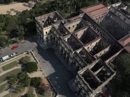 El Museo Nacional de Río de Janeiro, tras ser arrasado por las llamas.