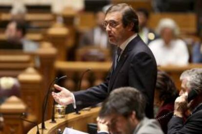 El primer ministro de Portugal, Pedro Passos Coelho, interviene durante un debate quincenal del Parlamento en Lisboa (Portugal). EFE/Archivo