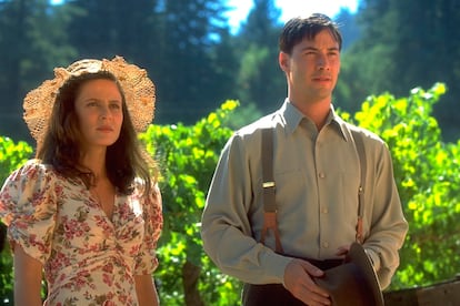 Un paseo por las nubes (Alfonso Arau, 1995). Es probable que ni Keanu se acuerde de esta película que, sin embargo, siempre tendrá un huequito en nuestro corazón. ¿Cómo olvidar este intento de hacer una segunda parte de Como agua para chocolate en el que Keanu retozaba con Aitana Sánchez-Gijón entre viñedos? ¿Cómo olvidar a Aitana haciendo de campesina MEXICANA (¡¡mamacita!!)? ¿Cómo olvidar sus piececitos prensando la uva? Dulce y empalagosa como el moscatel.