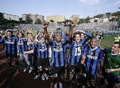 Los jugadores del Inter festejan la conquista de un nuevo <i>scudetto.</i>