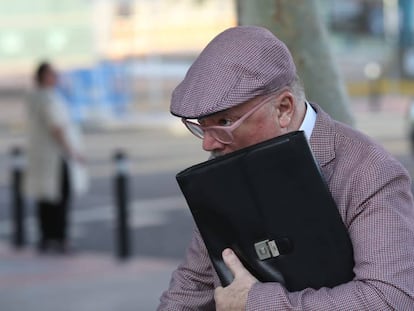 El comisario José Manuel Villarejo, en junio de 2017, a la entrada de los juzgados de plaza de Castilla (Madrid).