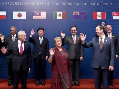 Foto de familia antes de firmar el Acuerdo Integral y Progresivo para la Asociación Transpacífico (TPP 11) en Santiago de Chile. 