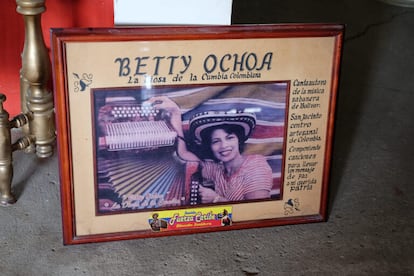 Betty Ochoa, "la diosa de la cumbia", en una fotografía del libro 'Cuadernos verdes'.