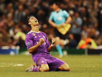 Cristiano Ronaldo celebra su tercera Champions con el Real Madrid. 