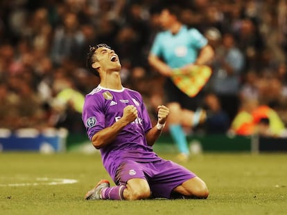 Cristiano Ronaldo celebra su tercera Champions con el Real Madrid. 