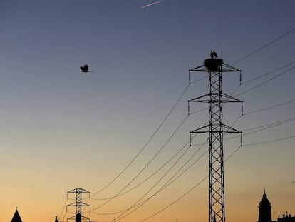 Tendido el&eacute;ctrico en Pamplona. 