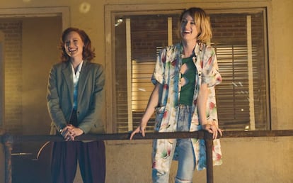 Kerry Bishé y Mackenzie Davis, en 'Halt and Catch Fire'.