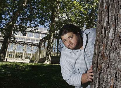 Jorge García (Hurley), personaje de <i>Lost</i> <i>(Perdidos),</i> una de las series más exitosas de la televisión, ayer en el parque del Retiro.