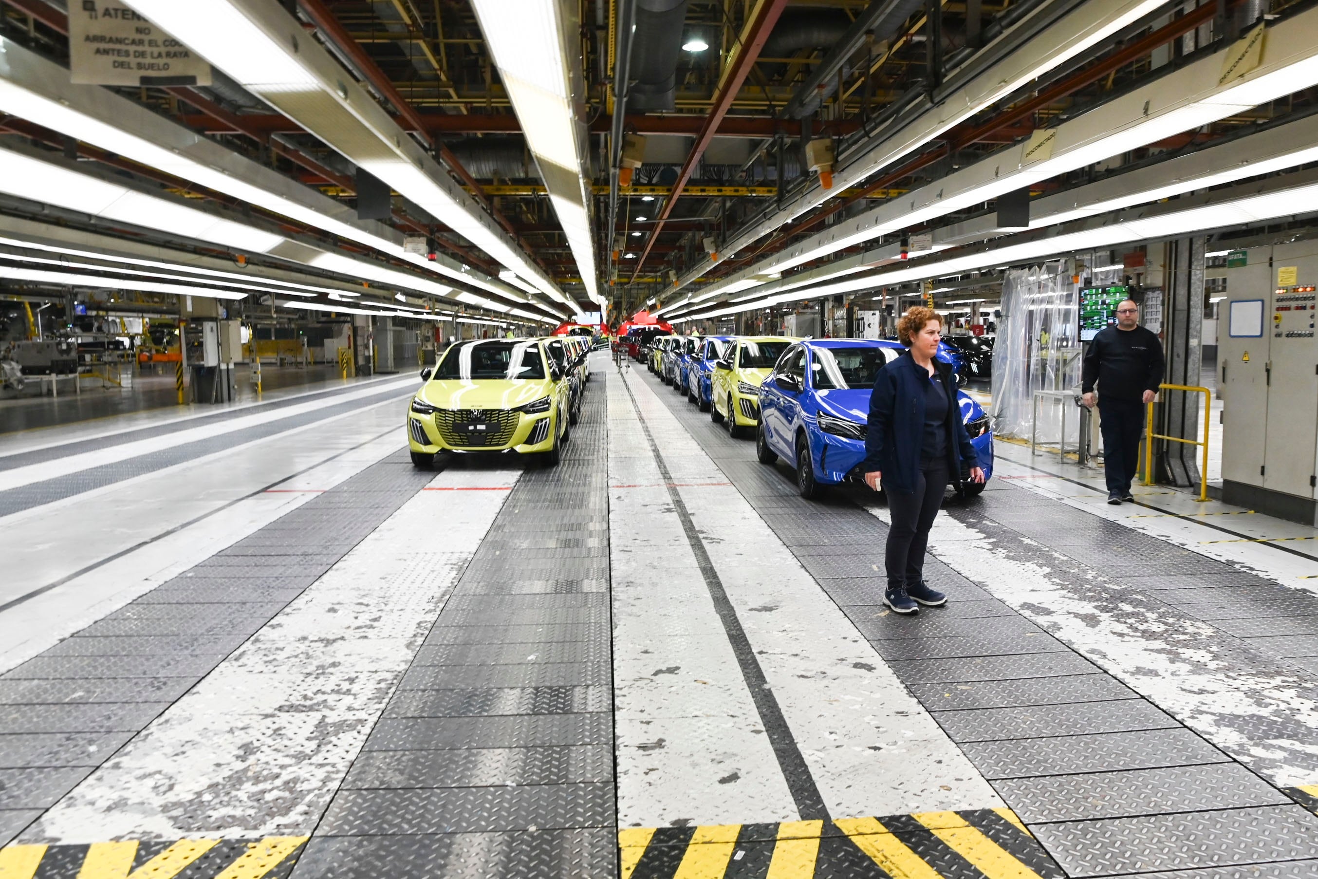 Los concesionarios esperan alcanzar el nivel de ventas de coches prepandemia en 2026