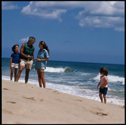 Ralph y Ricky Lauren, con sus hijos David y Andrew, en Montauk en 1977.