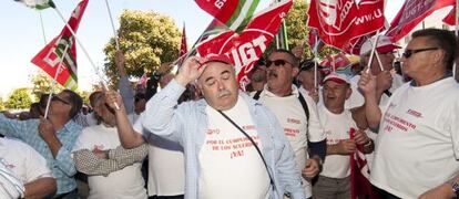 Extrabajadores de Santana celebran en Sevilla el fin del conflicto. 