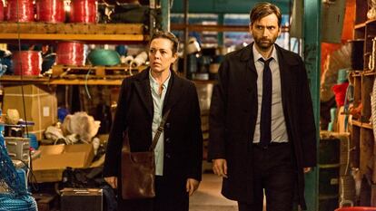 'Broadchurch' ha cerrado este año con su tercera temporada una etapa memorable en el 'whodunnit' británico en un pequeño pueblo. Alejarse de la trama de las dos primeras temporadas para centrarse en un nuevo crimen ha merecido la pena, y más si se trata de una historia sobre una violación tratado con sensibilidad que resuena como nunca en 2017, sobre todo con casos como el de La Manada presentes. Echaremos de menos a David Tennant y su '¡Milleer!' y a la calidez que entrega Olivia Colman a todos sus personajes, pero el guionista Chris Chibnall y Jodie Whittaker ya están en pleno 'Doctor Who' y Colman es la nueva Isabel II de 'The Crown'.