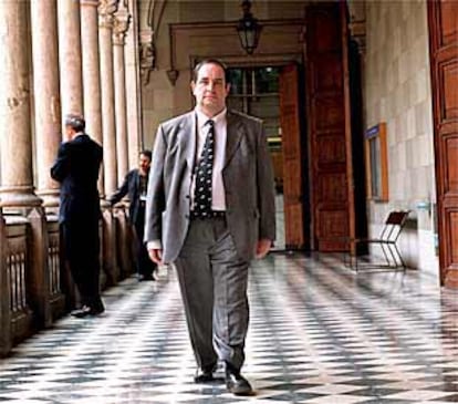 Joan Tugores, después de ser elegido rector, en el viejo edificio de la Universidad de Barcelona.