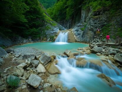 Vista de Mavi Göl (lago Azul), en Giresun (Turquía).