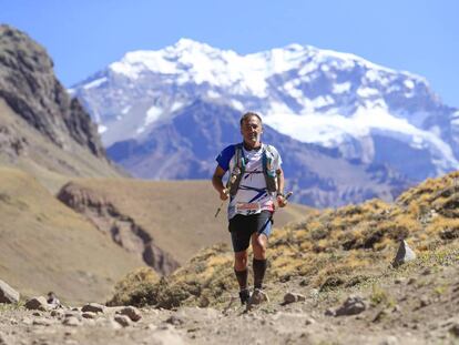 Juan Gabriel Gutierrez en febrero en Argentina con el Aconcagua al fondo.