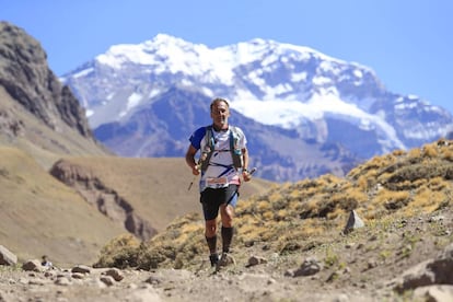 Juan Gabriel Gutierrez en febrero en Argentina con el Aconcagua al fondo.