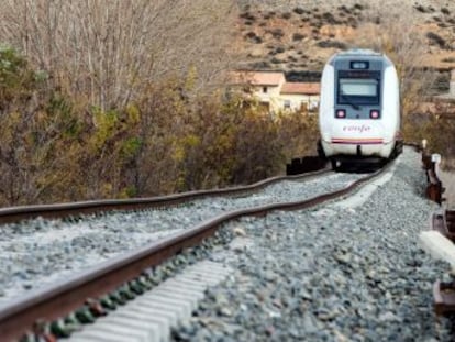 La inversión en líneas de alta velocidad quintuplica a la de la red tradicional ferroviaria en la última década