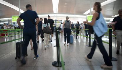 La Terminal 1 del aeropuerto de El Prat ayer domingo por la mañana.