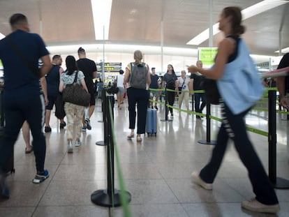 La Terminal 1 del aeropuerto de El Prat ayer domingo por la mañana.