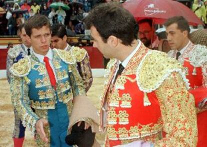 El Juli (a la izquierda) y Enrique Ponce, el pasado domingo en la plaza de Olivenza (Badajoz).