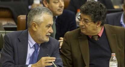 José Antonio Griñán y Diego Valderas en el Parlamento andaluz.
