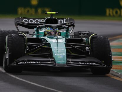 Fernando Alonso durante los primeros entrenamientos libres del GP de Australia, este viernes.