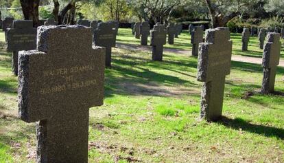 Tumbas en el cementerio militar alem&aacute;n de Cuacos de Yuste.