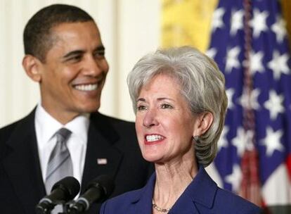 La nueva secretaria de Salud, Kathleen Sebelius, con Obama en la Casa Blanca.