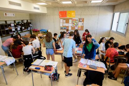 Clase de segundo de la ESO en el colegio de la Font d'En Carròs.