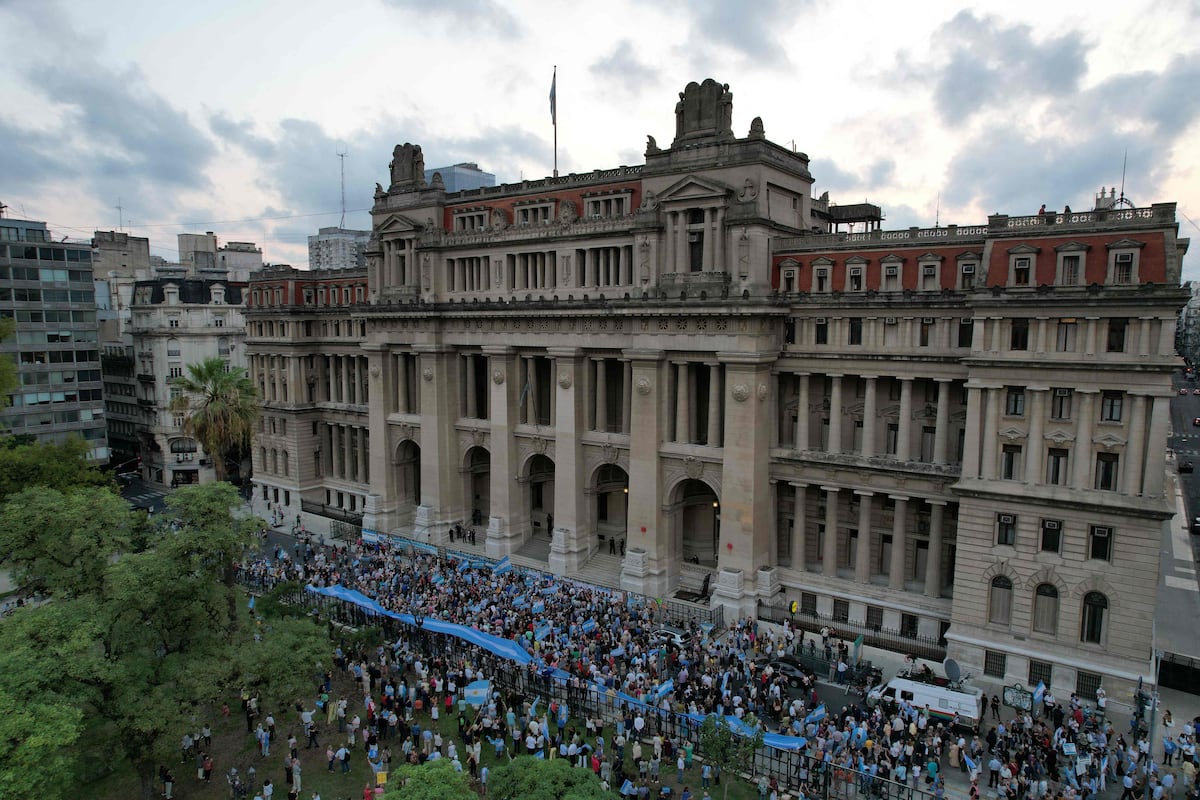 Un juez argentino aprueba extraditar a Brasil a cinco bolsonaristas condenados por golpismo