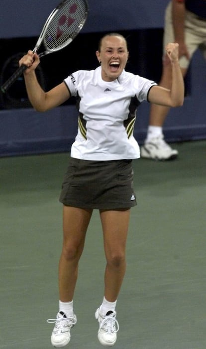 Martina Hingis, celebra su victoria en semifinales contra Venus Williams en el Torneo Open de Estados Unidos disputado en Flushing Meadows (Nueva York) el 10 de septiembre de 1999. 