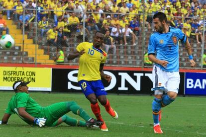 Negredo marca el primer gol de España.