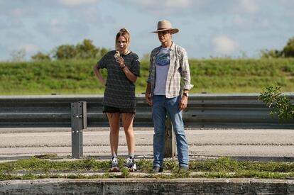 Vivian Olyphant y Timothy Olyphant, en el primer episodio de 'Justified. Ciudad salvaje'.