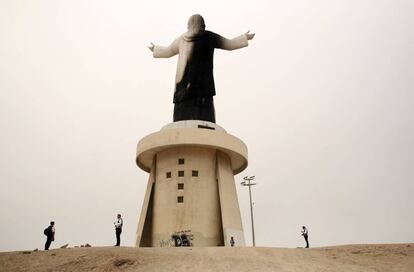 O Cristo do Pacífico, na baía de Chorrillos em Lima.