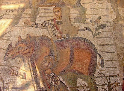 Mosaico romano en el que aparece representado un rinoceronte.