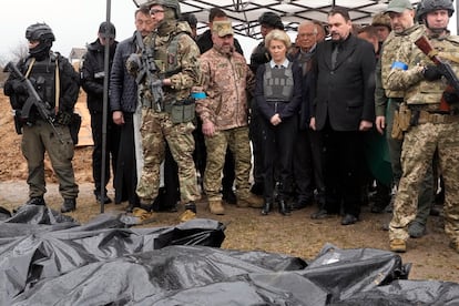 Ursula von der Leyen, durante la visita a Bucha (Ucrania) el 8 de abril.