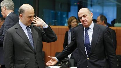 EU Commissioner for Economic Affairs Pierre Moscovici with Spanish Economy Minister Luis de Guindos.