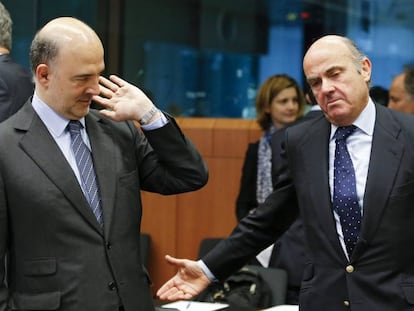 EU Commissioner for Economic Affairs Pierre Moscovici with Spanish Economy Minister Luis de Guindos.