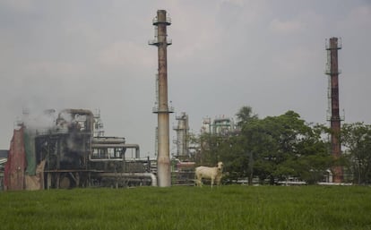 Vista del complejo procesador de gas en Ciudad Pemex, Tabasco.