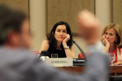 La ministra Ángeles González-Sinde, ayer en la Comisión de Cultura del Congreso.