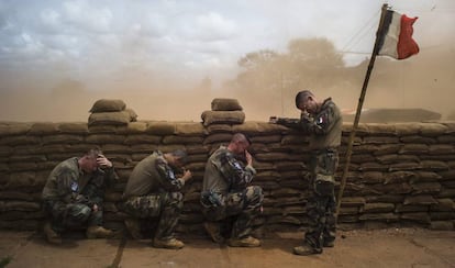 Soldados franceses, atrincherados en Bambari (República Centroafricana), a finales de 2014.