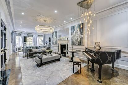 Edificio señorial en St. James Park. Inmobiliaria: Savills Ubicación: Londres Precio: 35 millones de euros. Edificios del siglo XVIII totalmente rehabilitado. Concebido como una sola residencia, dispone de seis plantas y terraza ático, con vistas a St James’s Park.