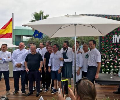 FERRAN Y ALBERT ADRIÀ CON LOS DISCÍPULOS DE EL BULLI / CAPEL