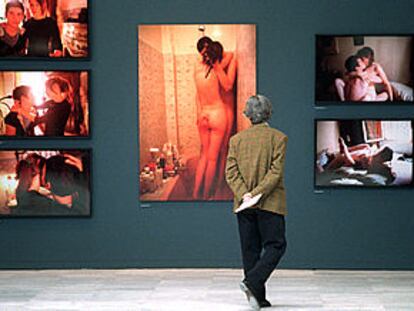 Un aspecto de la exposición de Nan Goldin, en el Palacio de Velázquez, del Retiro de Madrid.