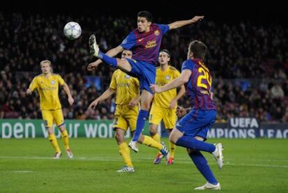 Bartra despeja el balón en el partido ante el Bate.