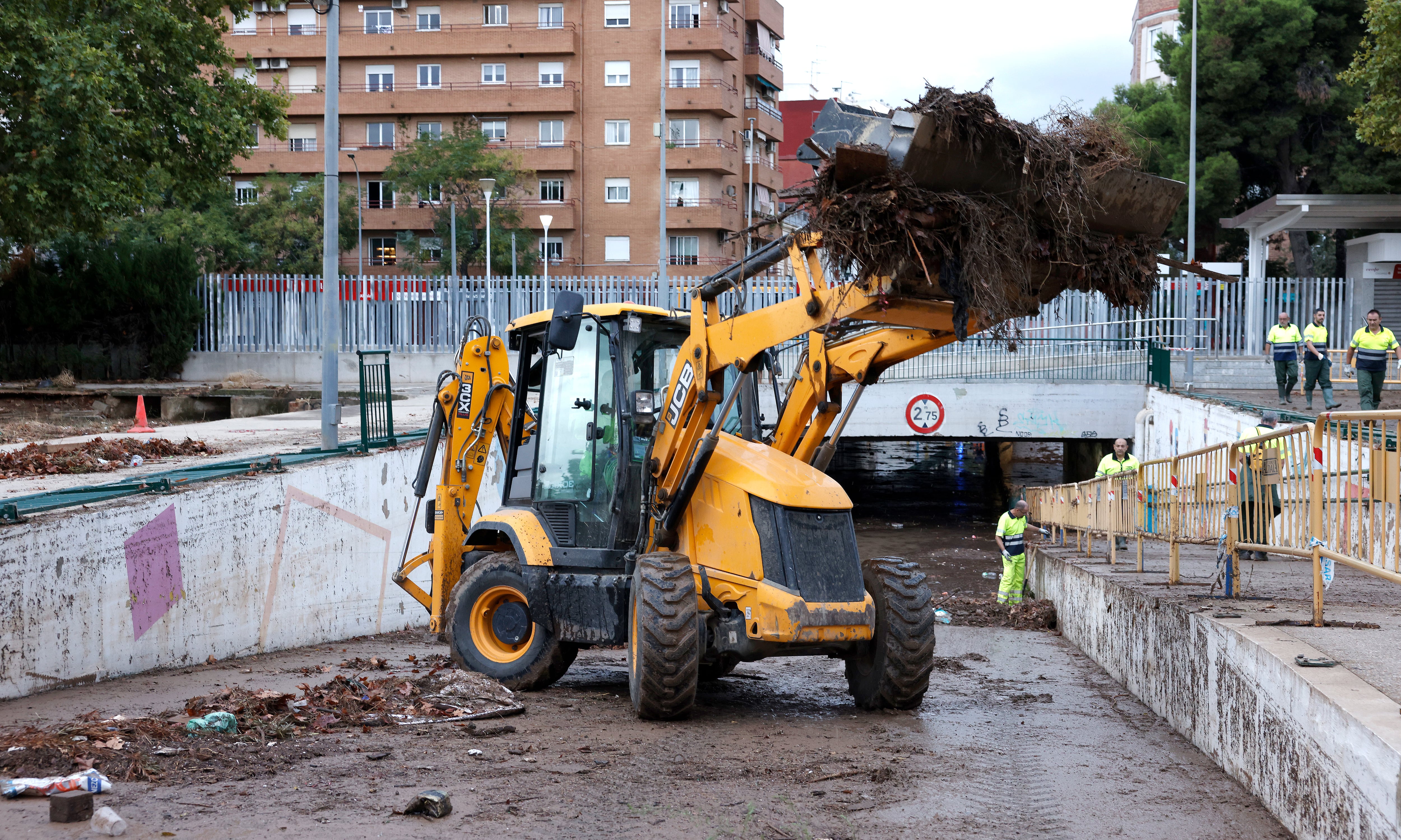 Última hora del temporal, en directo | Las fuertes lluvias dejan carreteras cortadas, retrasos en los trenes y varios rescates en Castellón y Valencia