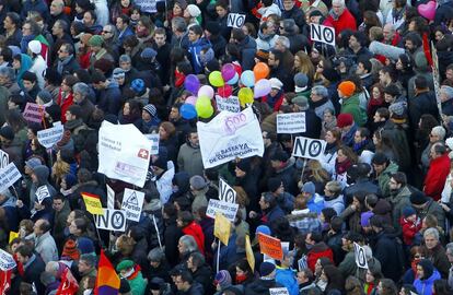 &quot;Tus sobres, mis recortes&quot;, es uno de los lemas que gritan los manifestantes. La corrupci&oacute;n pol&iacute;tica es uno de los asuntos que est&aacute;n presentes en la marcha