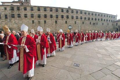 Los obispos españoles, ayer, en Santiago de Compostela.