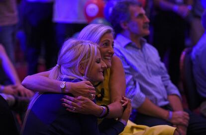 Defensoras del no observan los resultados en la sede de la campaña 'Better Together' en Glasgow.